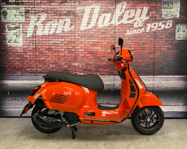 Vespa GTS 125 Super Sport in Orange 2024 model