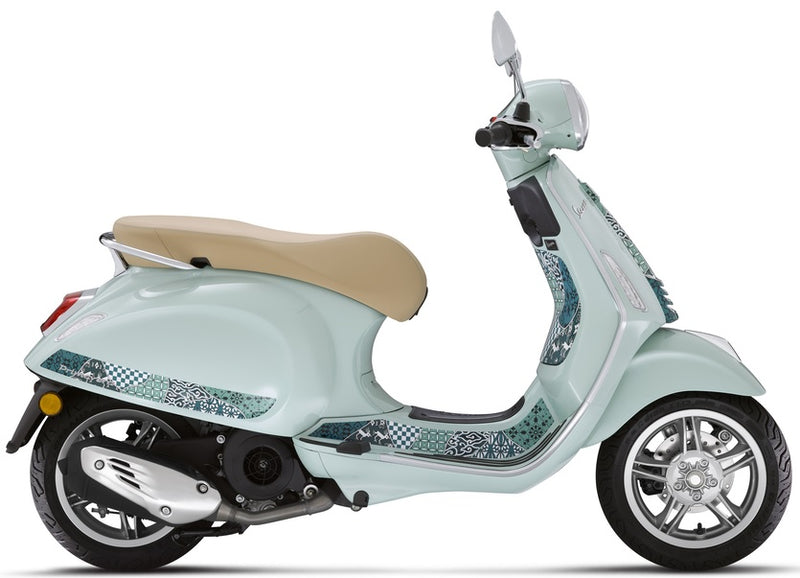 Vespa Primavera 125 E5+ Verde Batik Save £745 on RRP One Available Only.